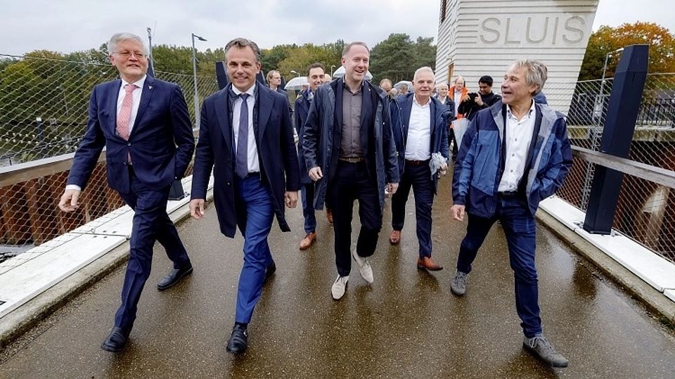 Minister Harbers positive about renovation of Sluis II